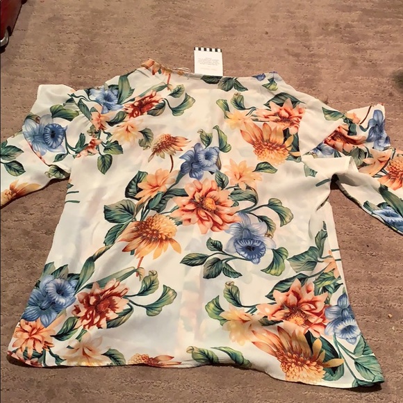 NWT FLORAL RUFFLE BLOUSE - Picture 3 of 3